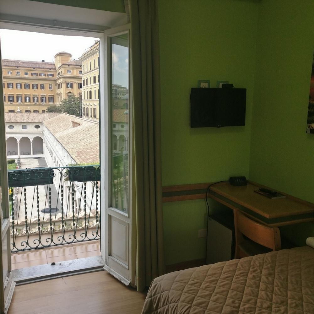 Hotel Pavia 3*